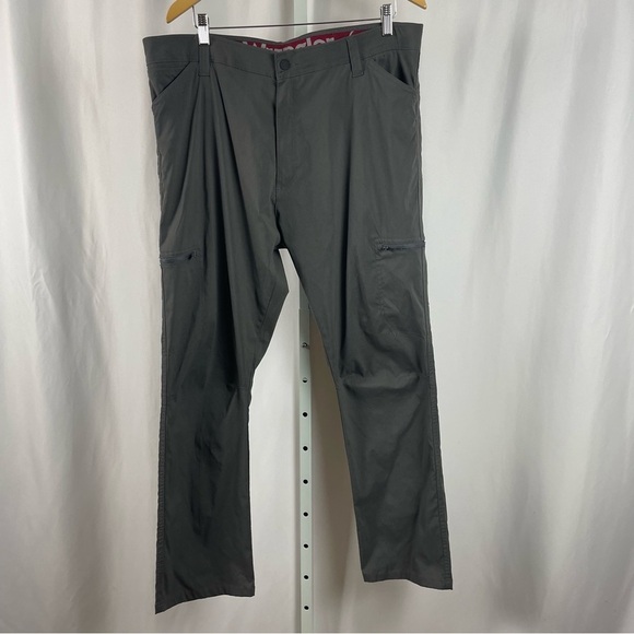 Wrangler® Mens 38 x 30 Flex Waist Outdoor Cargo Pant Hiking Camping Active - Picture 1 of 7
